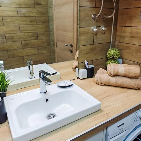 דירה Julija דונג'י מלינובאץ'