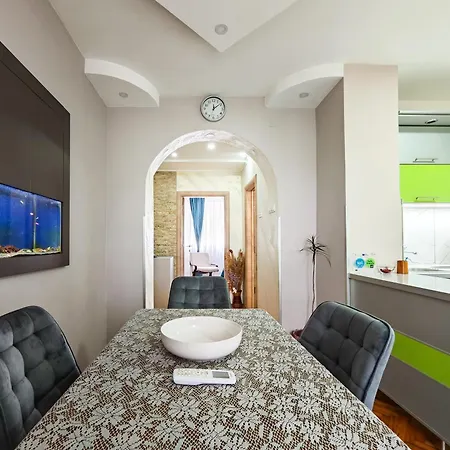 Julija דירה דונג'י מלינובאץ'